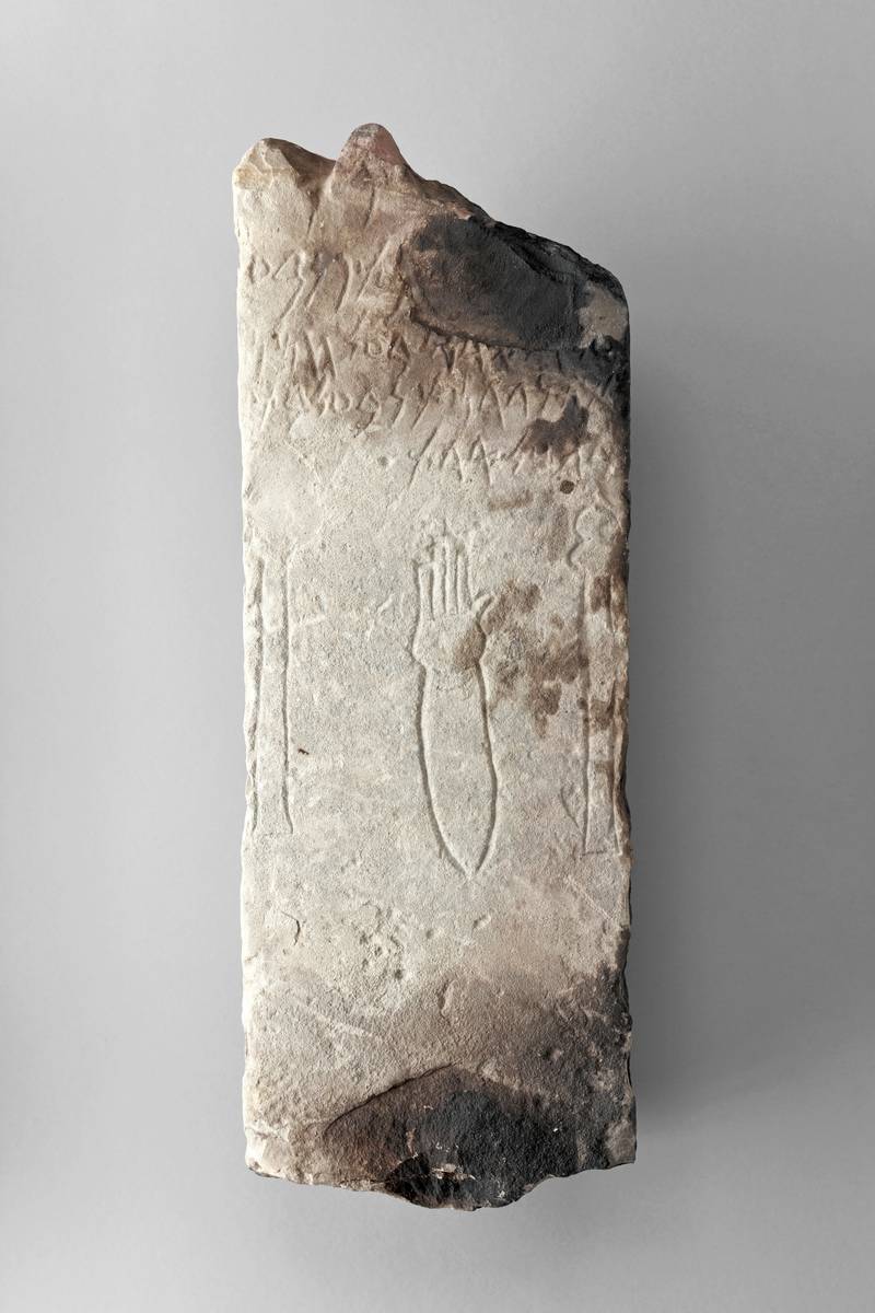 Photographie de la stèle